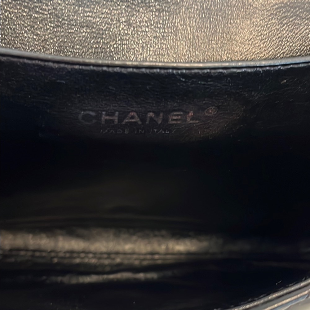 CHANEL Black Quilted Shoulder Bag - Picture 3 of 9
